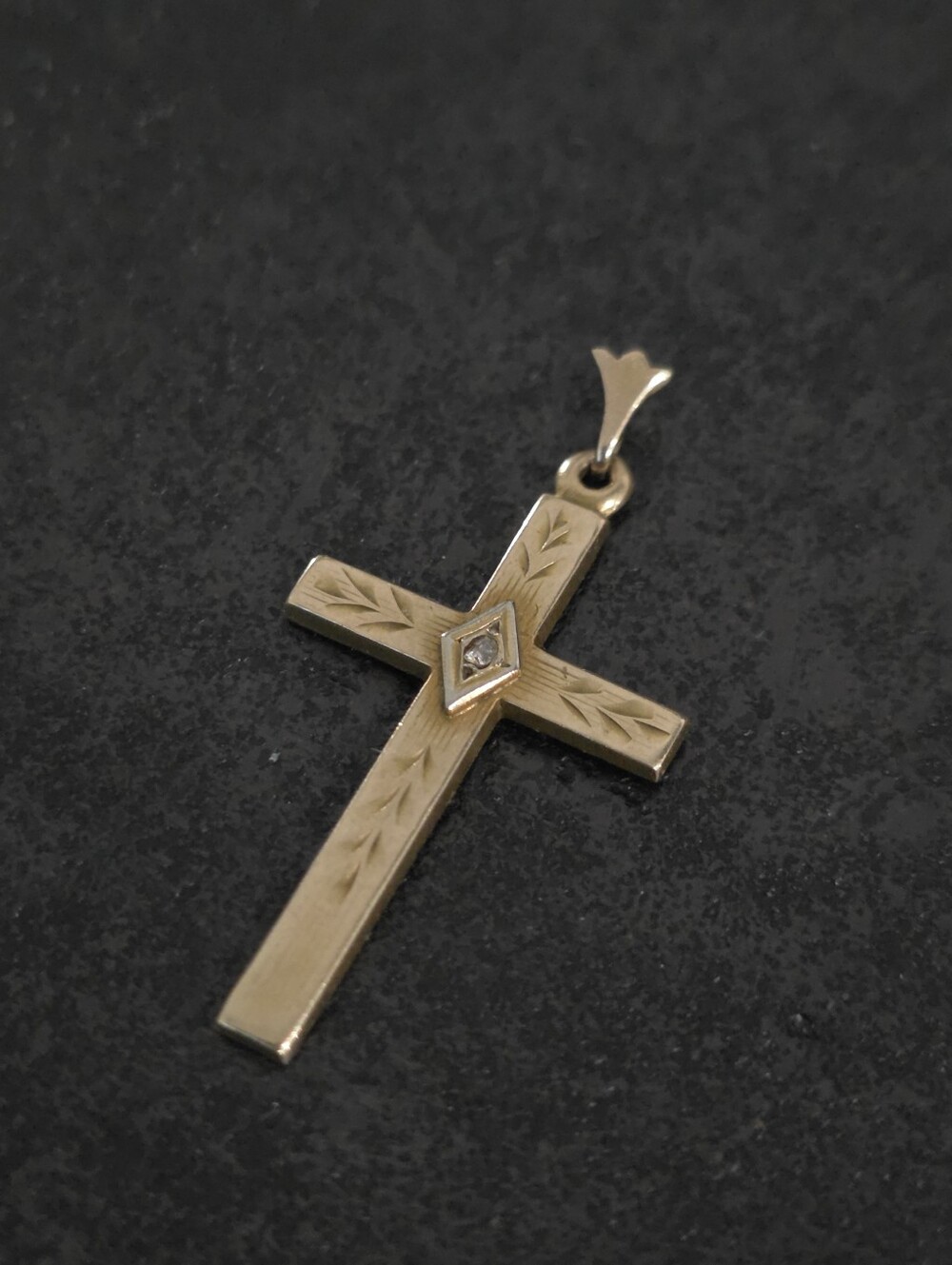 Vintage 10K Gold Diamond Cross Pendant | Circa 1940s–1950s - Picture 10 of 10